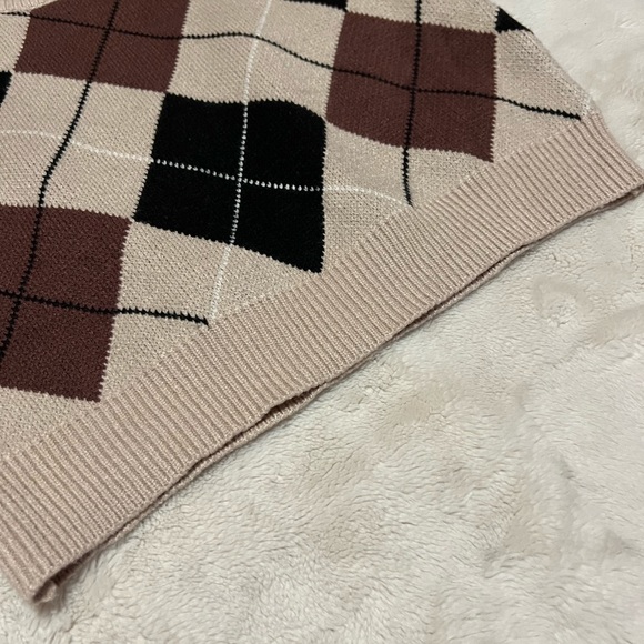 4/$20 - Cropped argyle sweater women’s size M/L (fits like women’s xs/s!!) - Picture 7 of 11